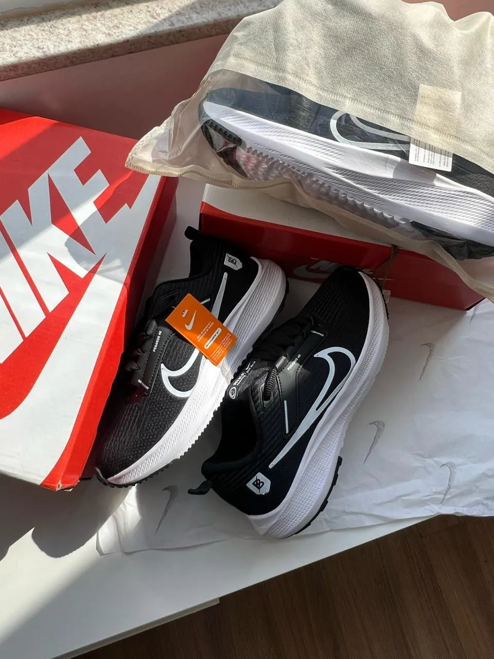 Tênis Nike Pegasus Preto e Branco - Amortecimento e Estilo Esportivo