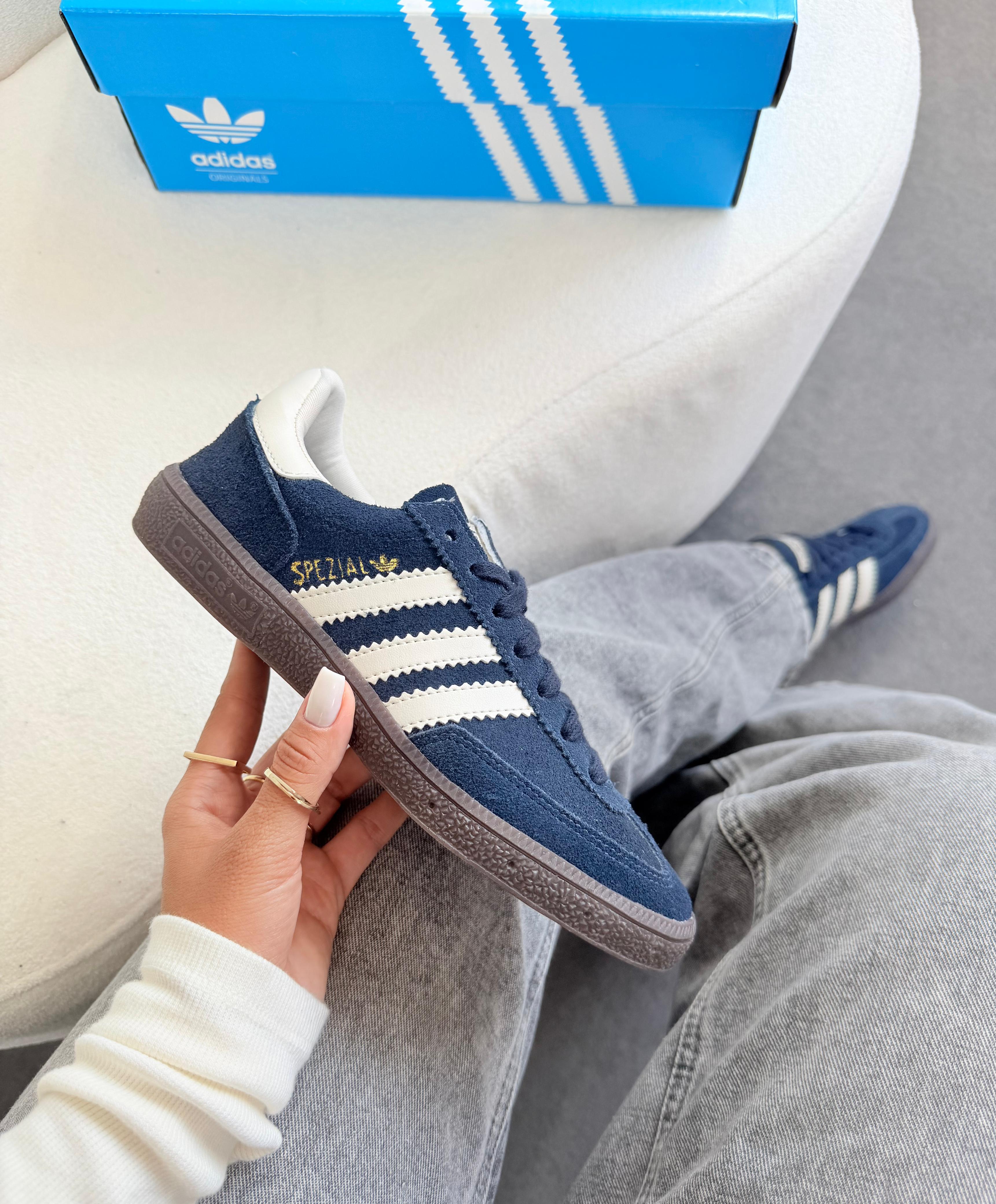 Tenis Feminino Adidas Spezial em couro Premium - Azul marinho