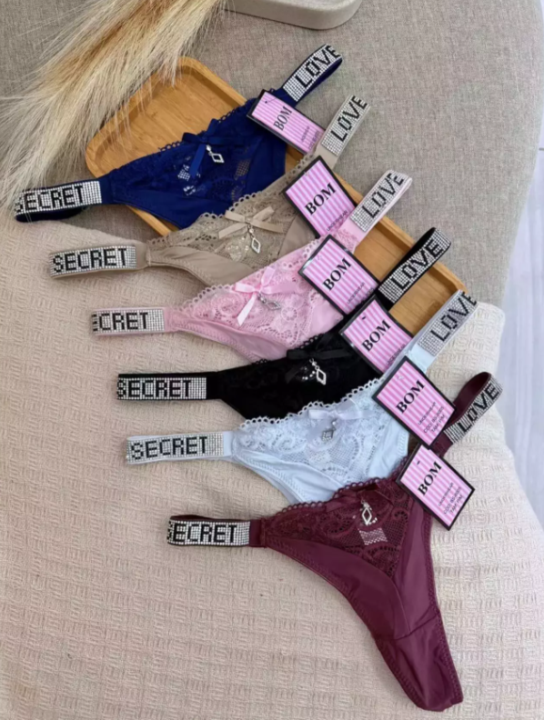 Calcinha Love Secret Cravejada